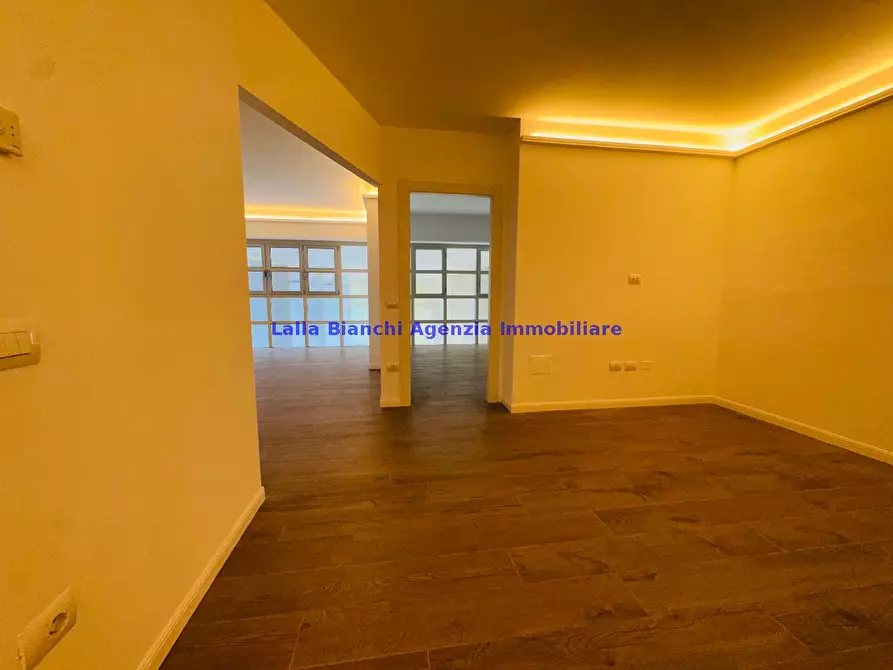 Immagine 3 di Appartamento in vendita  in VIA MAMELI a Pesaro
