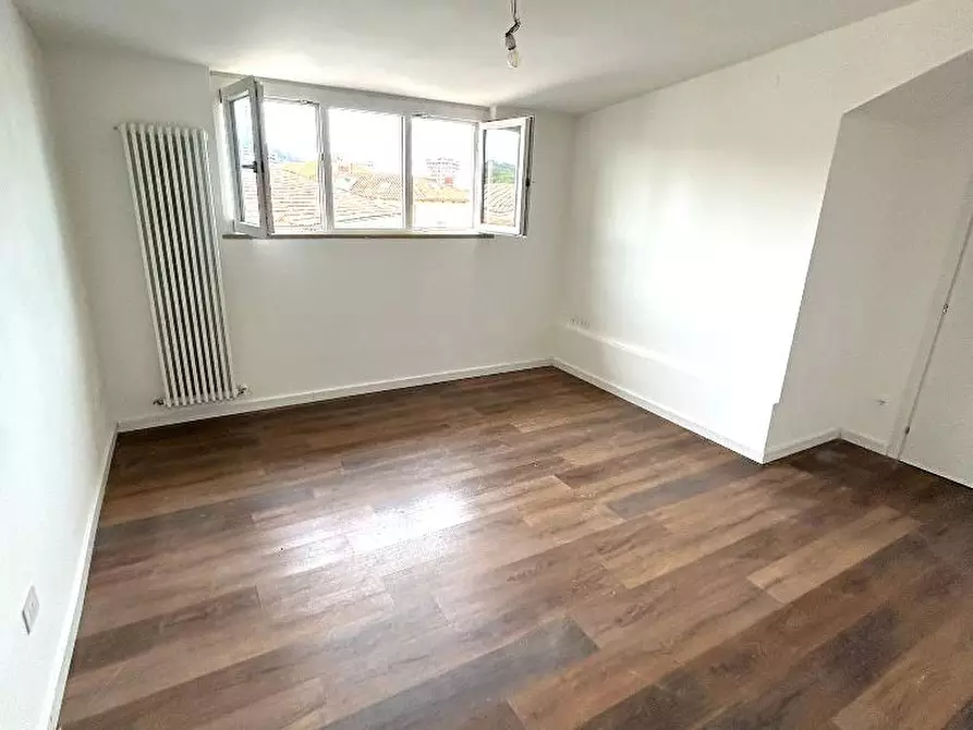 Immagine 5 di Appartamento in vendita  in VIA NAPOLI a Pesaro