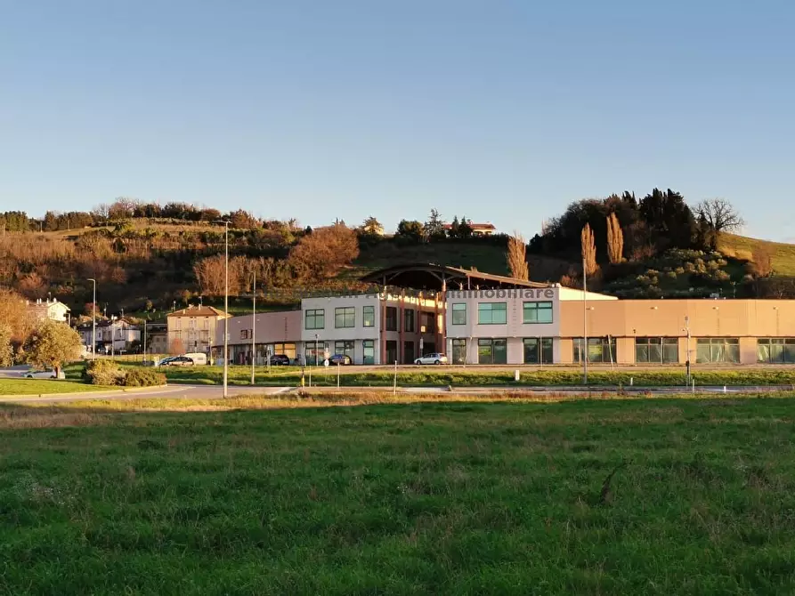 Immagine 6 di Locale commerciale in vendita  in VIA PRIMO MAGGIO a Montelabbate
