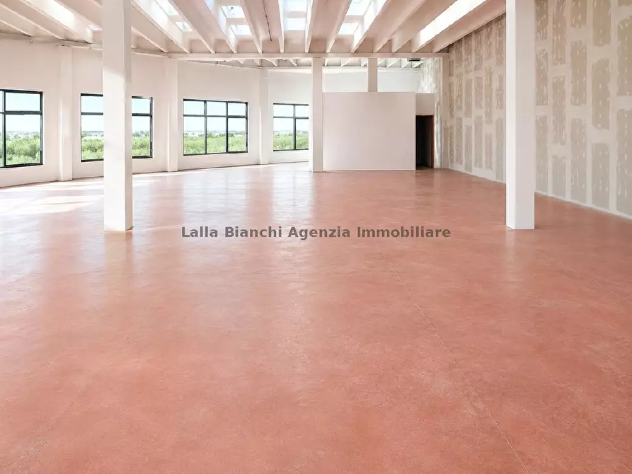 Immagine 10 di Locale commerciale in vendita  in VIA PRIMO MAGGIO a Montelabbate