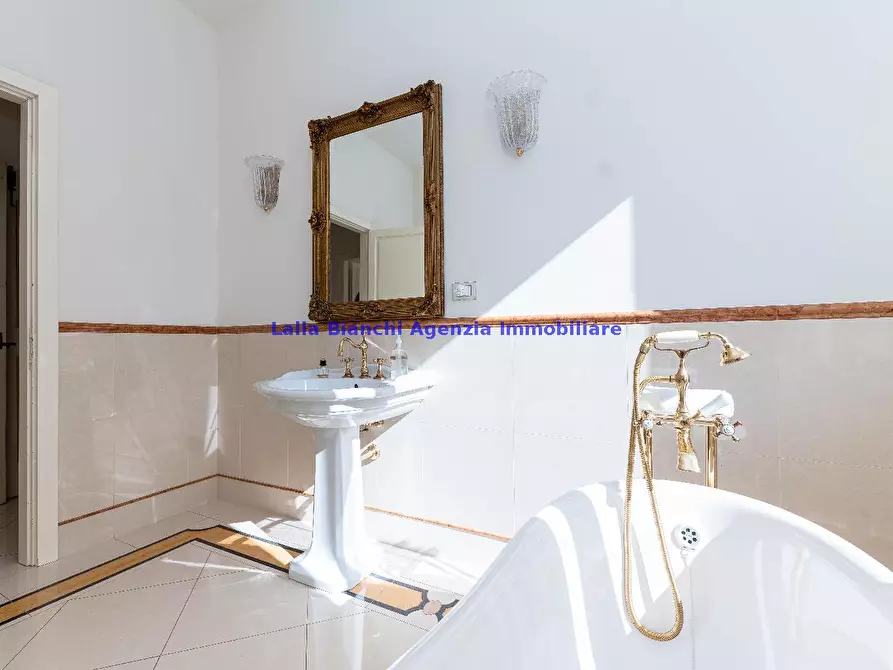 Immagine 15 di Villa in vendita  in STRADA PANORAMICA ARDIZIO a Pesaro