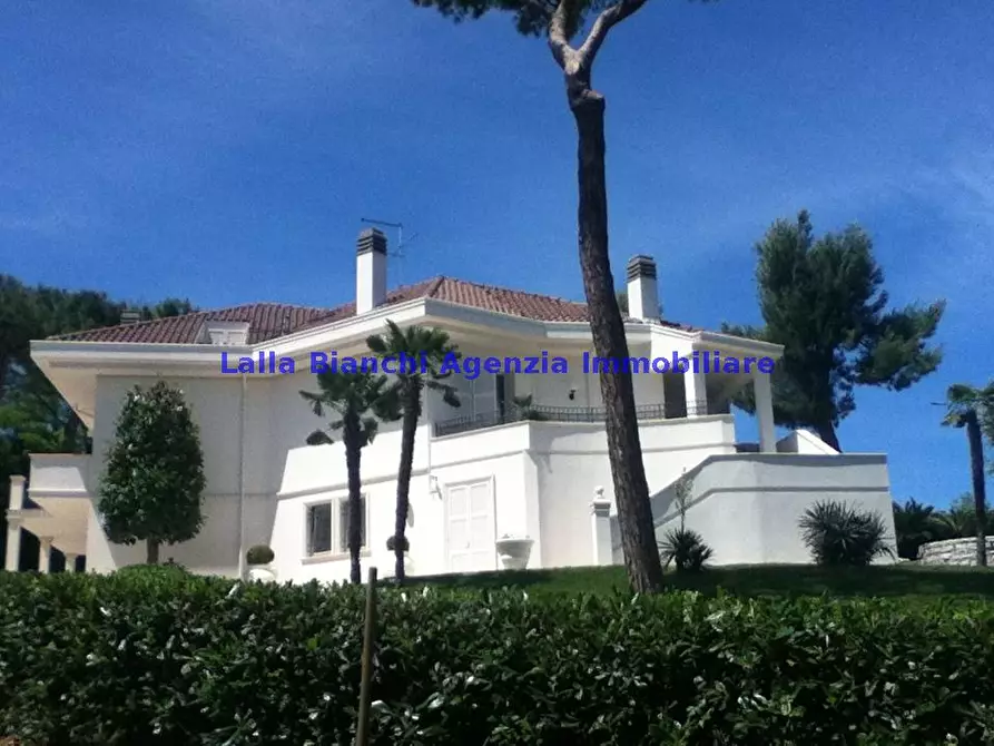 Immagine 1 di Villa in vendita  in STRADA PANORAMICA ARDIZIO a Pesaro
