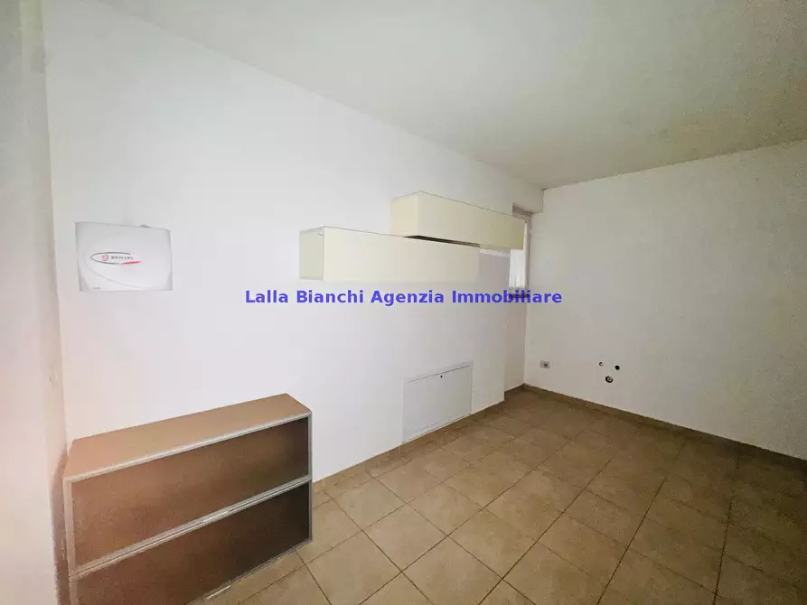 Immagine 10 di Appartamento in vendita  in VIA GHETTO DI TREBBIANTICO a Pesaro