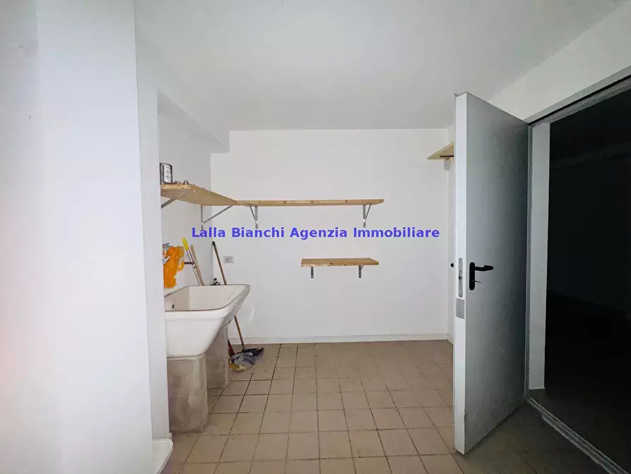 Immagine 13 di Appartamento in vendita  in VIA GHETTO DI TREBBIANTICO a Pesaro