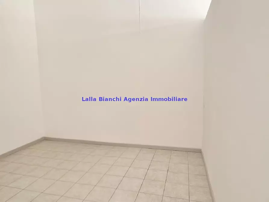 Immagine 7 di Negozio in affitto  in VIA LANZA a Pesaro