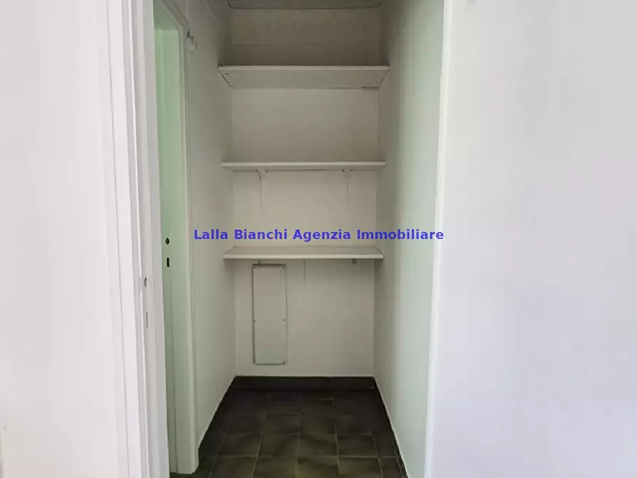 Immagine 8 di Negozio in affitto  in VIA LANZA a Pesaro