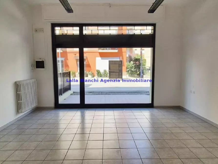 Immagine 10 di Negozio in affitto  in VIA LANZA a Pesaro