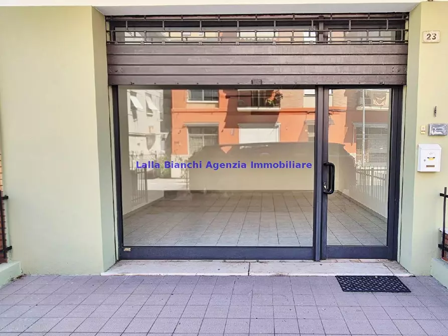 Immagine 17 di Negozio in affitto  in VIA LANZA a Pesaro