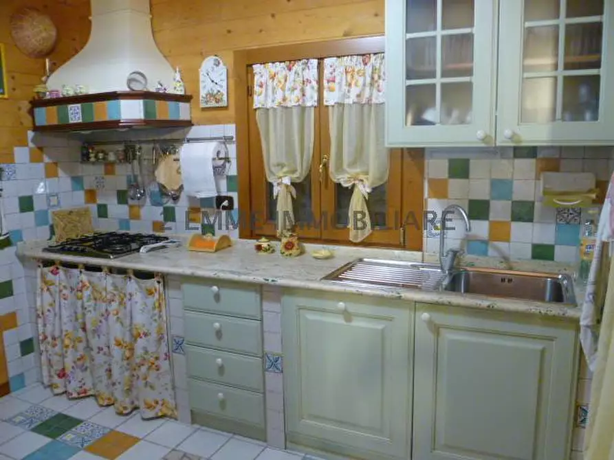 Immagine 8 di Villa in vendita  in VIA SANTA MARIA 38 a Castignano