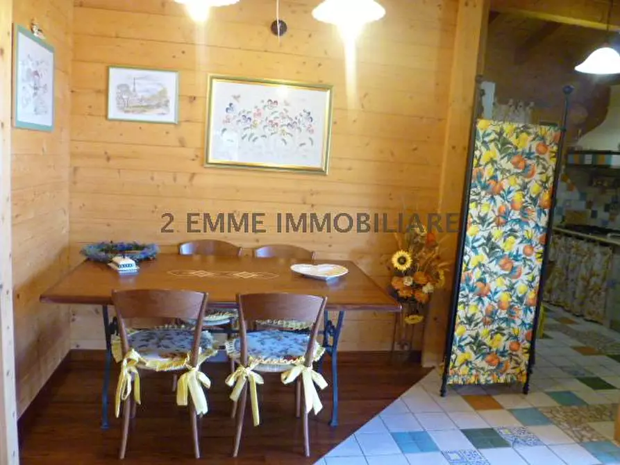 Immagine 9 di Villa in vendita  in VIA SANTA MARIA 38 a Castignano