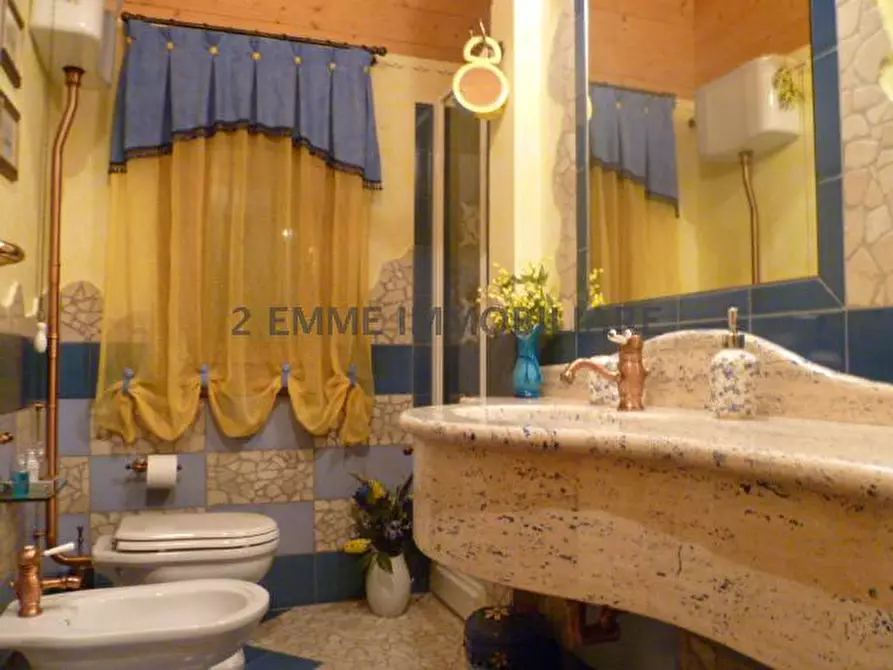 Immagine 10 di Villa in vendita  in VIA SANTA MARIA 38 a Castignano