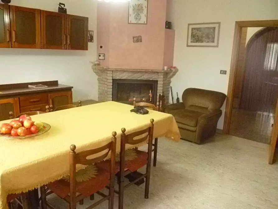 Immagine 2 di Villa in vendita  in FRAZIONE CASTELLO a Venarotta