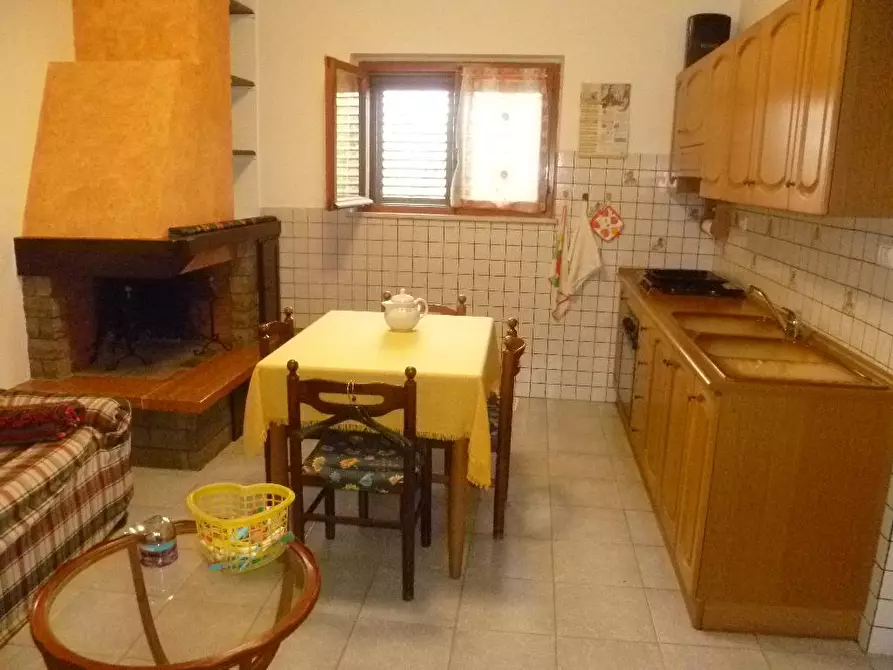 Immagine 3 di Villa in vendita  in FRAZIONE CASTELLO a Venarotta