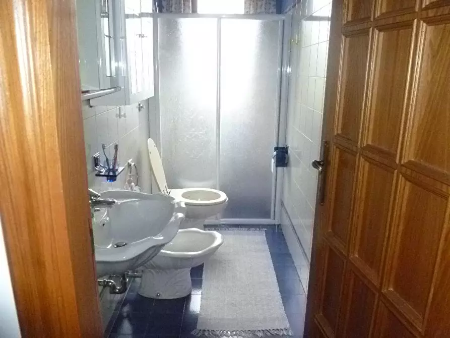 Immagine 5 di Villa in vendita  in FRAZIONE CASTELLO a Venarotta