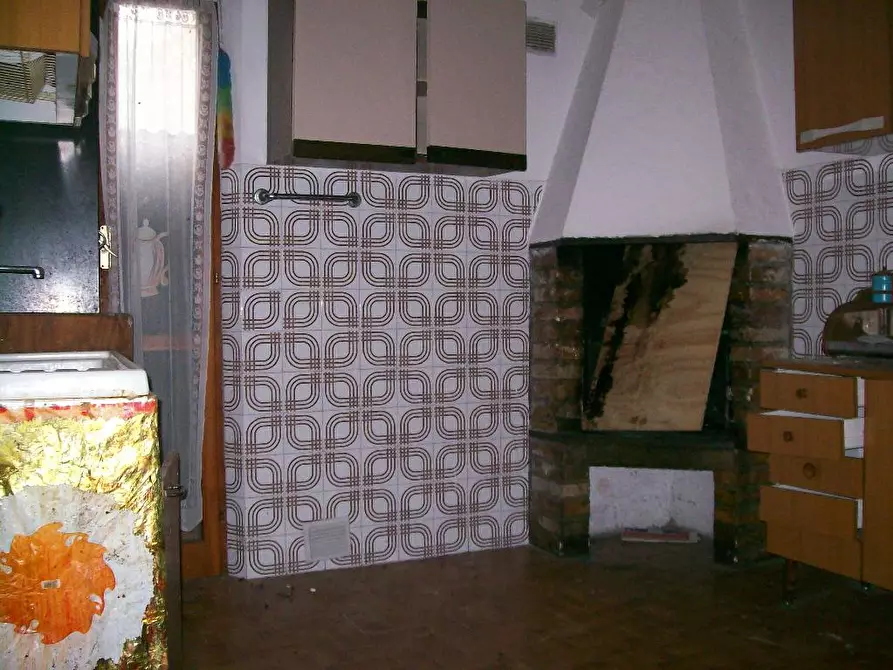 Immagine 3 di Casa colonica in vendita  in CONTRADA VALLE CHIFENTI a Appignano Del Tronto