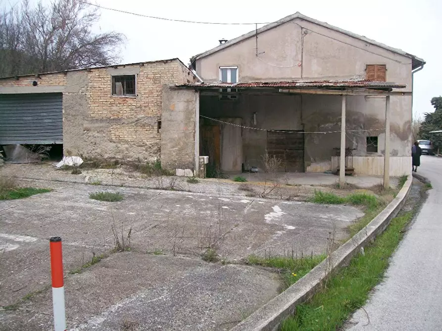 Immagine 4 di Casa colonica in vendita  in CONTRADA VALLE CHIFENTI a Appignano Del Tronto