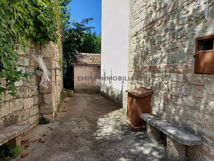 Immagine 3 di Casa colonica in vendita  in VIA OLIBRA 6 a Roccafluvione