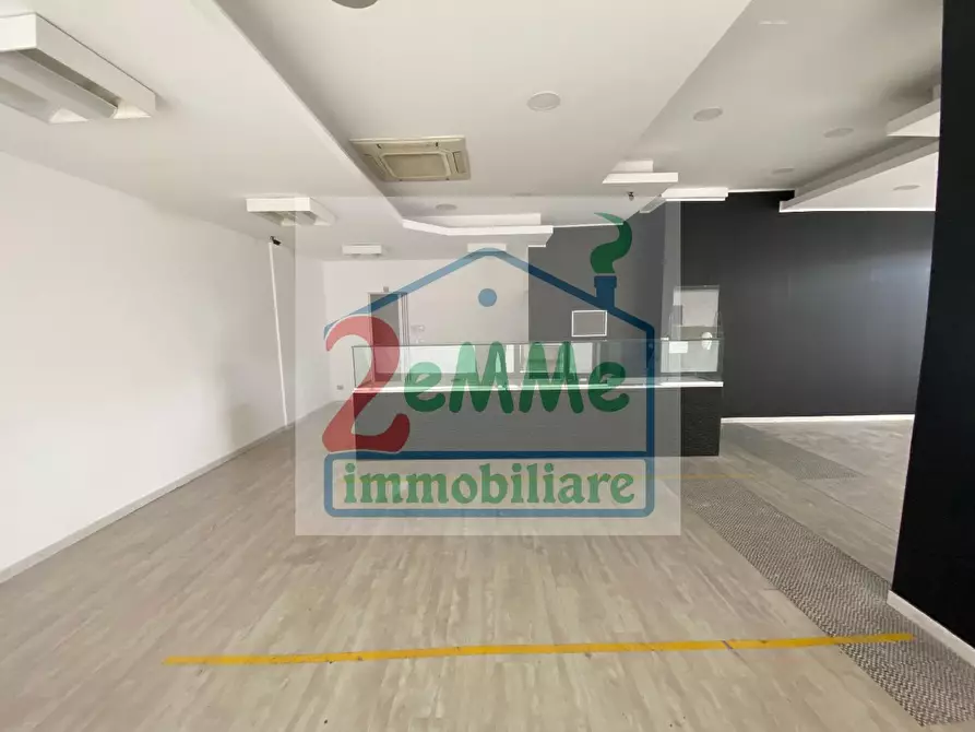 Immagine 2 di Locale commerciale in vendita  in VIA SALARIA a Spinetoli
