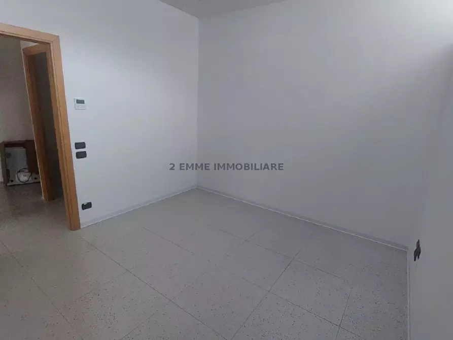 Immagine 3 di Locale commerciale in affitto  in LARGO DEGLI ARANCI 12/A a Ascoli Piceno