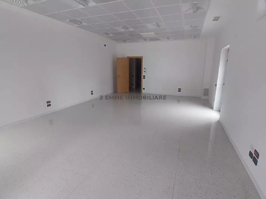 Immagine 7 di Locale commerciale in affitto  in LARGO DEGLI ARANCI 12/A a Ascoli Piceno