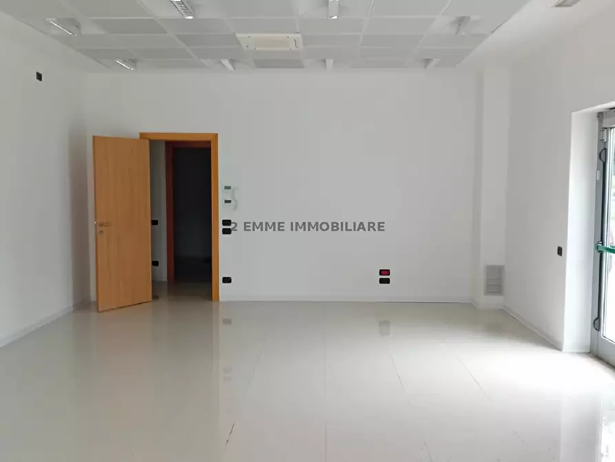 Immagine 13 di Locale commerciale in affitto  in LARGO DEGLI ARANCI 12/A a Ascoli Piceno