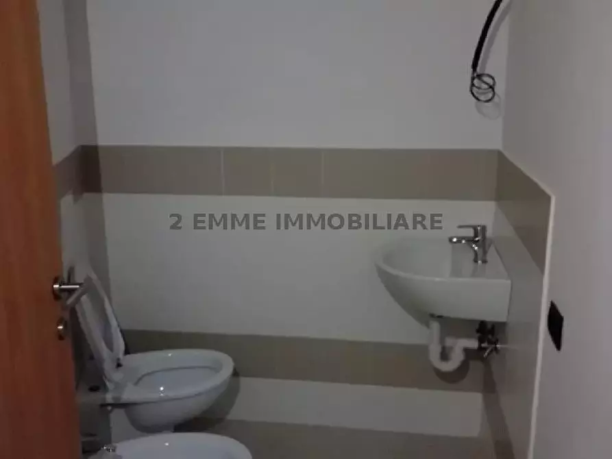 Immagine 14 di Locale commerciale in affitto  in LARGO DEGLI ARANCI 12/A a Ascoli Piceno