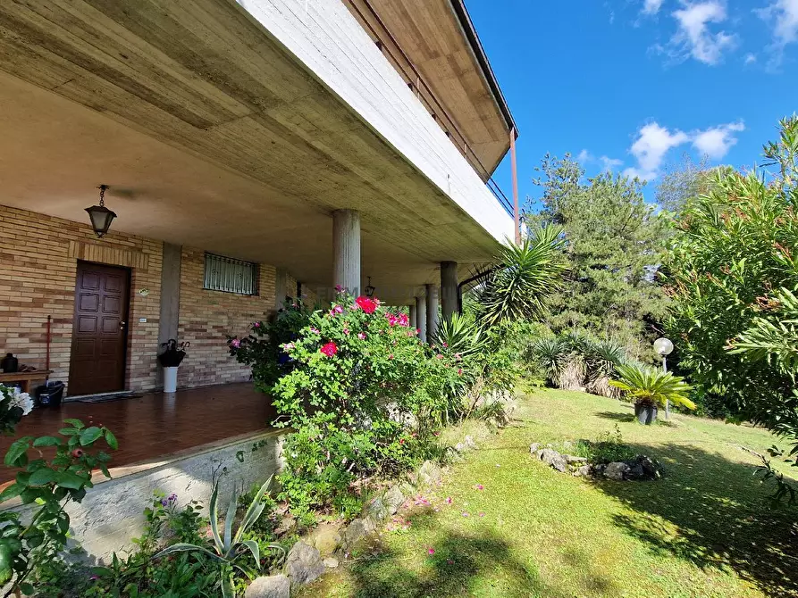Immagine 22 di Villa in vendita  in FRAZIONE VALLI a Ascoli Piceno