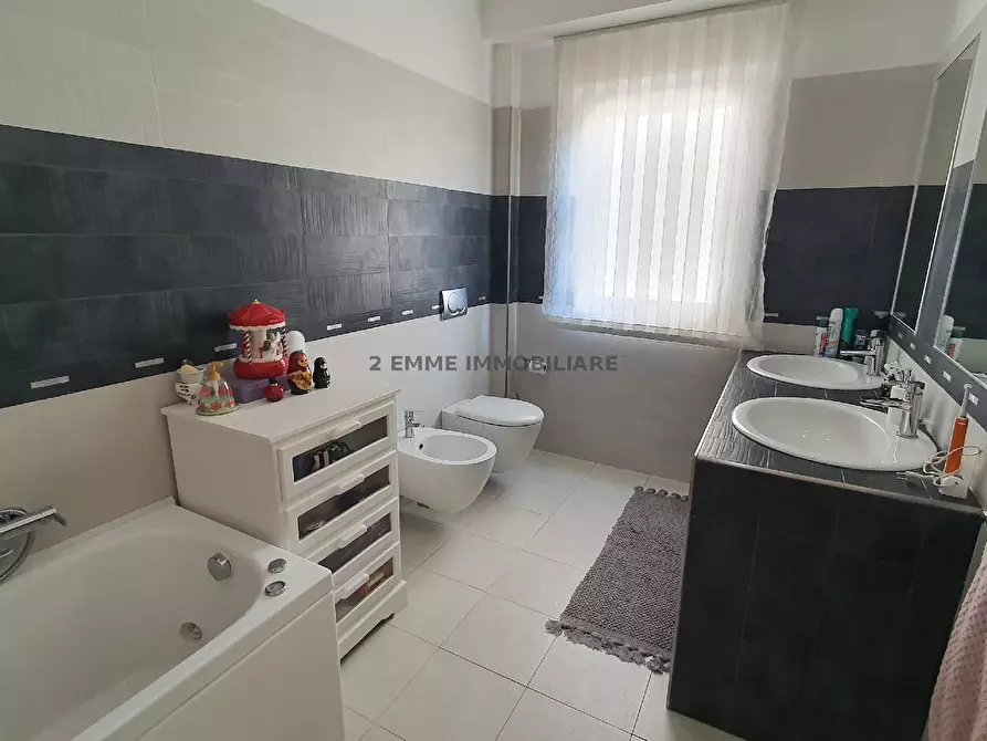 Immagine 21 di Villa in vendita  in VIA IMPERIA  a Folignano