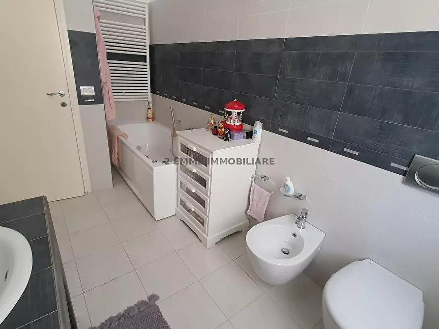 Immagine 23 di Villa in vendita  in VIA IMPERIA  a Folignano