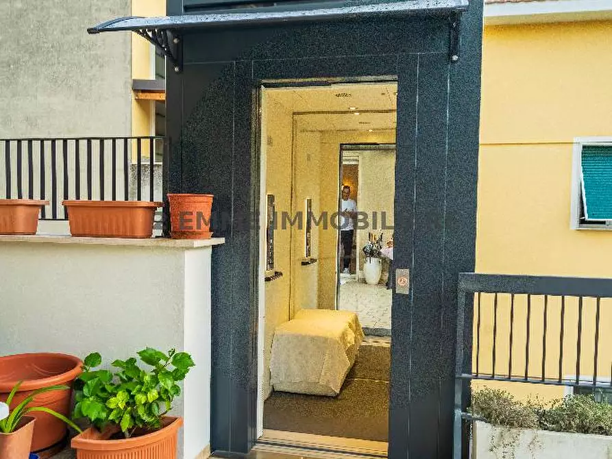 Immagine 11 di Appartamento in vendita  in VIALE FRATELLI ROSSELLI 16 a Grottammare