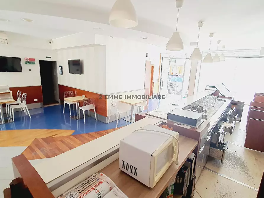 Immagine 1 di Locale commerciale in vendita  in LARGO DELLE VERONICHE a Ascoli Piceno