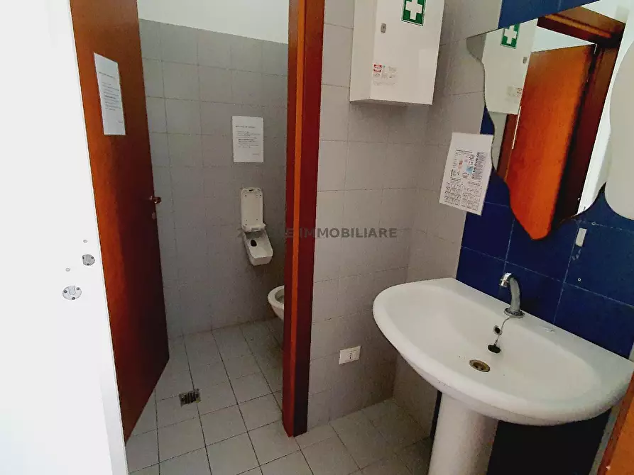 Immagine 9 di Locale commerciale in vendita  in LARGO DELLE VERONICHE a Ascoli Piceno