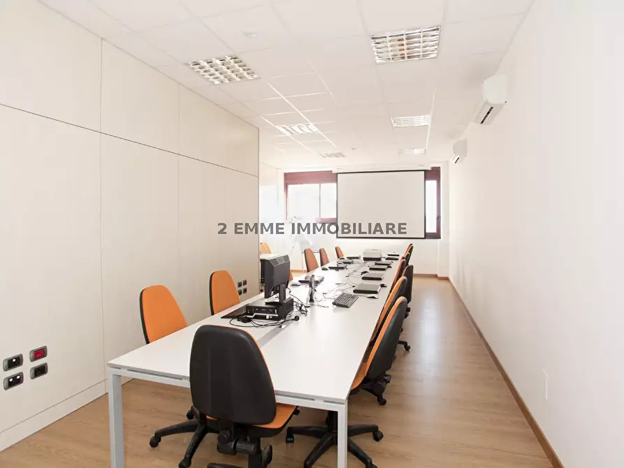Immagine 21 di Ufficio in affitto  in VIA POMEZIA a San Benedetto Del Tronto