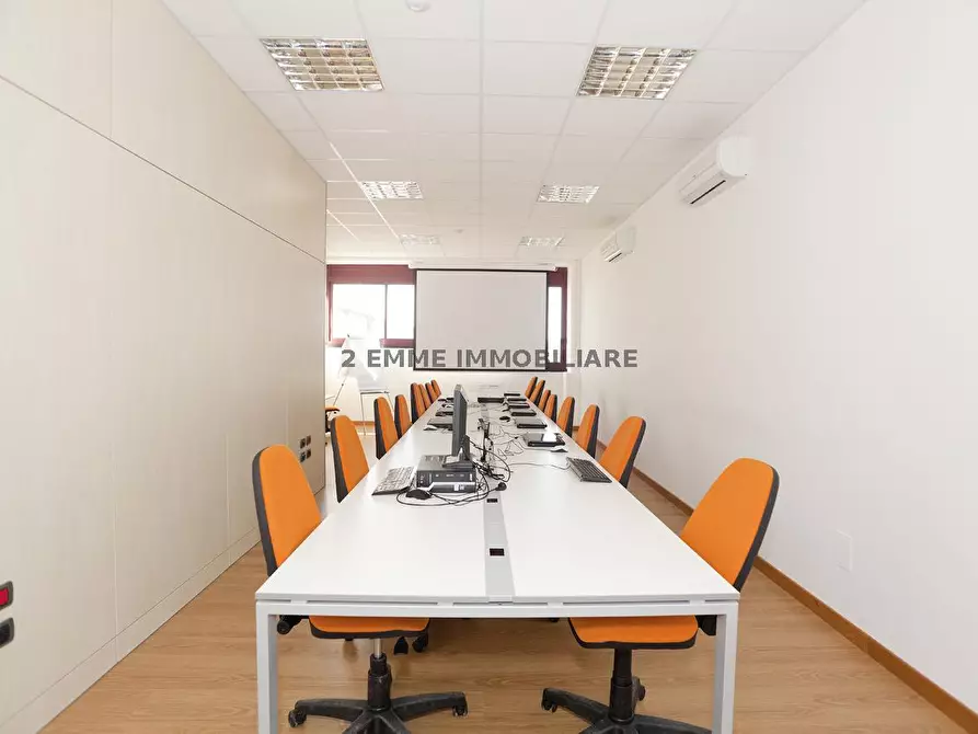Immagine 22 di Ufficio in affitto  in VIA POMEZIA a San Benedetto Del Tronto