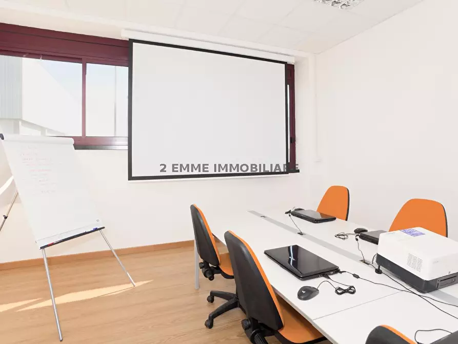 Immagine 23 di Ufficio in affitto  in VIA POMEZIA a San Benedetto Del Tronto