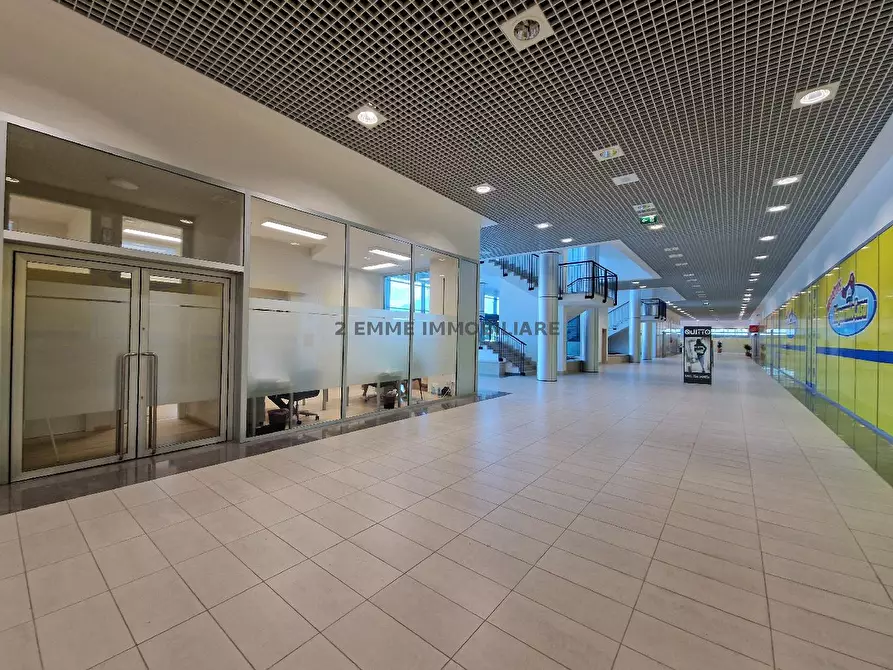 Immagine 2 di Ufficio in vendita  in VIALE DEI MUTILATI E INVALIDI DEL LAVORO, 121 a Castel Di Lama
