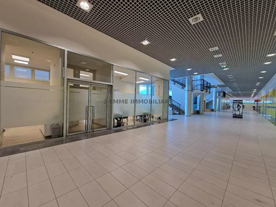 Immagine 3 di Ufficio in vendita  in VIALE DEI MUTILATI E INVALIDI DEL LAVORO, 121 a Castel Di Lama