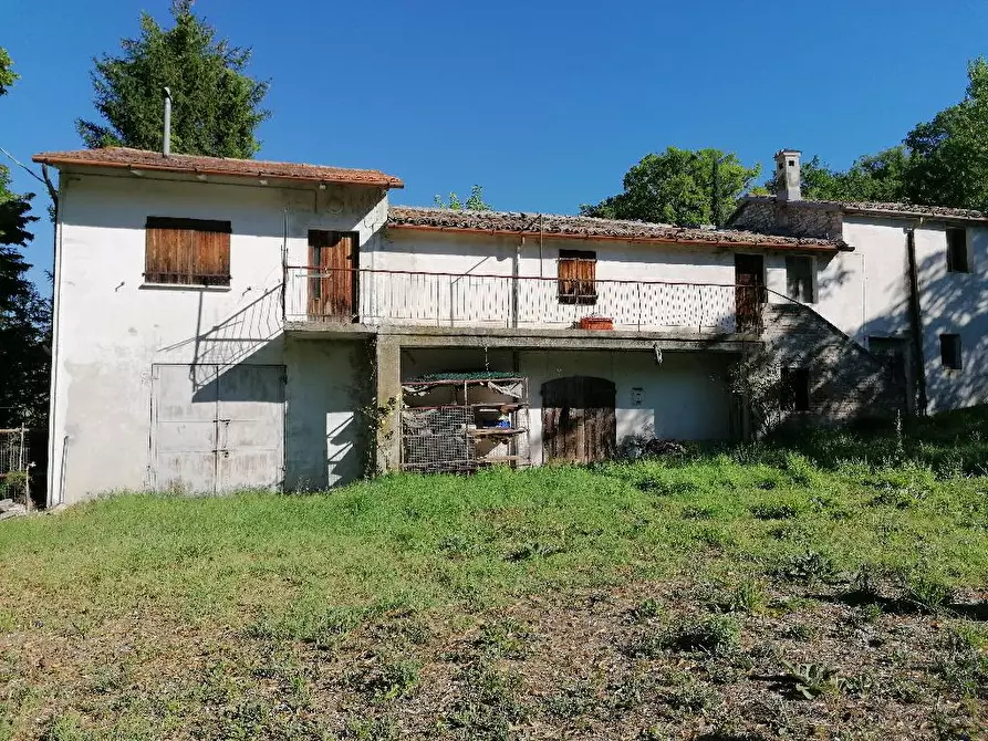 Immagine 2 di Rustico / casale in vendita  in CANAVACCIO a Urbino