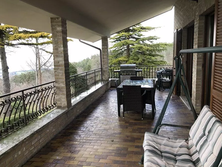 Immagine 1 di Villa in vendita  in CESANE a Urbino