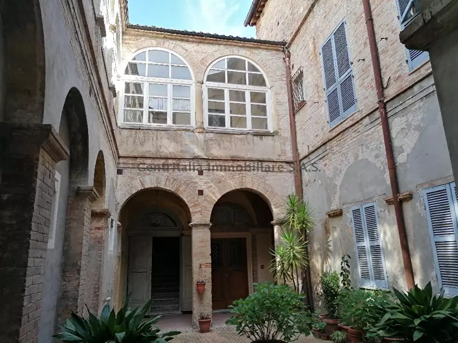 Immagine 1 di Appartamento in vendita  in VIA VETERANI 23 a Urbino
