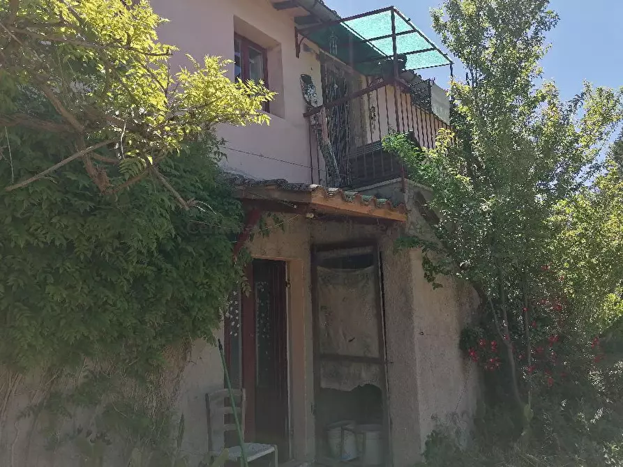 Immagine 1 di Casa indipendente in vendita  in LOGGE a Urbino