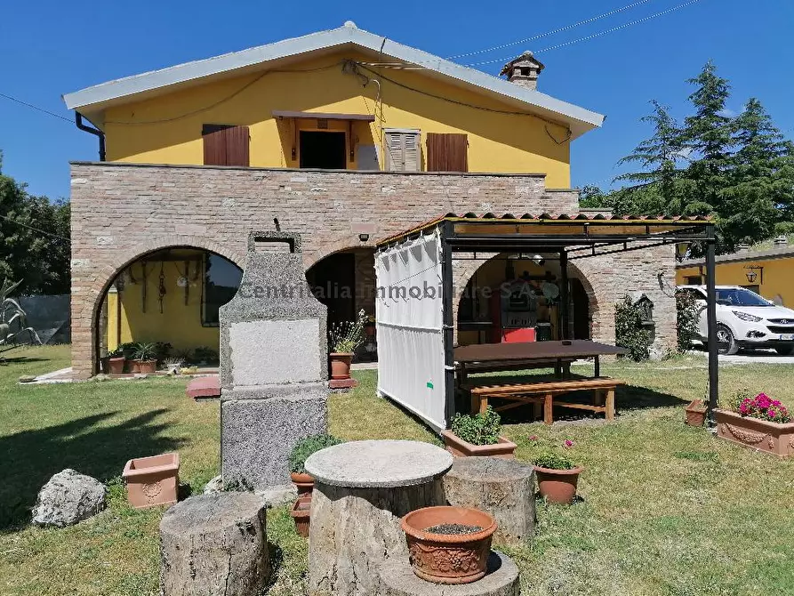 Immagine 1 di Casa bifamiliare in vendita  in PALLINO CA'LA PACINA a Urbino