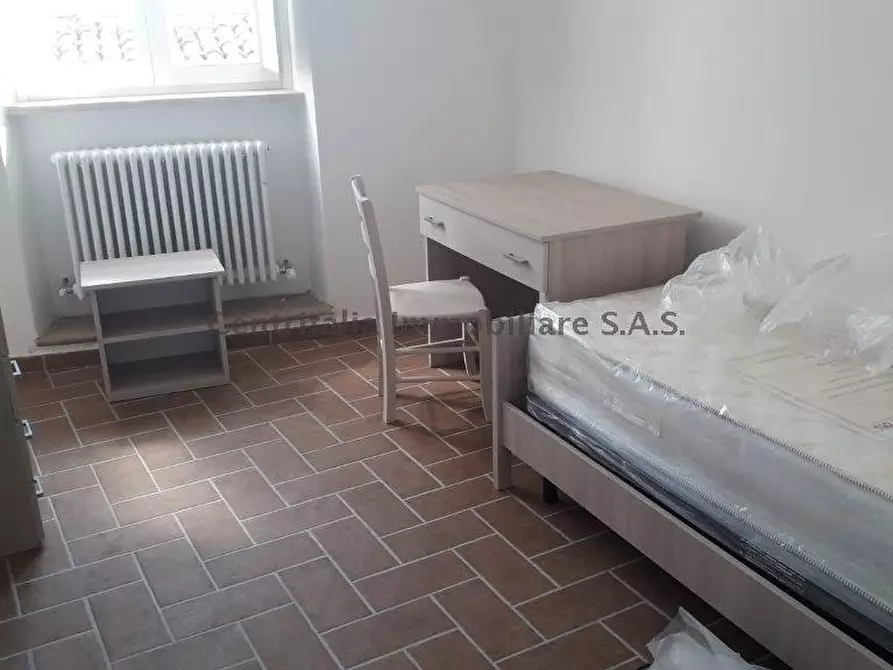 Immagine 4 di Camera in affitto  in VIA DEL LEONE a Urbino