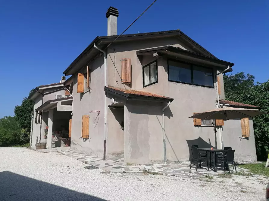 Immagine 1 di Casa indipendente in vendita  in CA' CORONA 14 a Urbino