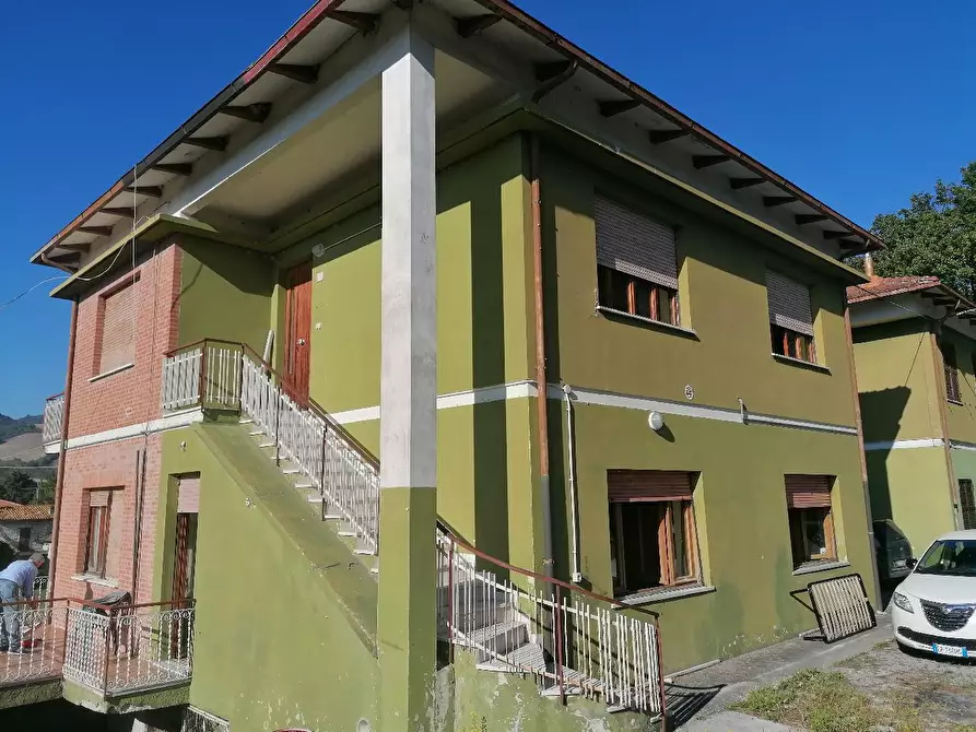 Immagine 1 di Casa indipendente in vendita  in CANAVACCIO a Urbino