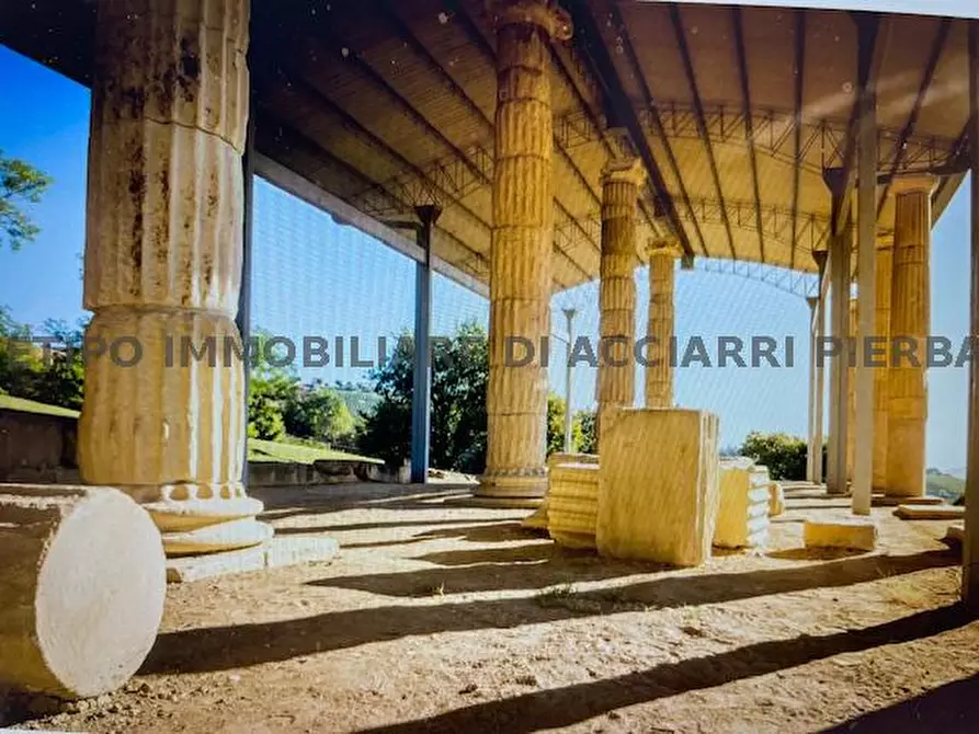 Immagine 8 di Rustico / casale in vendita  in CONTRADA  ASO 51 a Monte Rinaldo