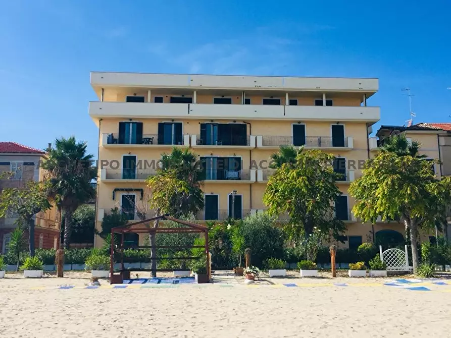 Immagine 1 di Appartamento in vendita  in LUNGOMARE VIALE NAZARIO SAURO a Cupra Marittima