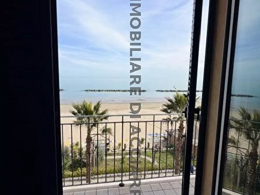 Immagine 4 di Appartamento in vendita  in LUNGOMARE VIALE NAZARIO SAURO a Cupra Marittima