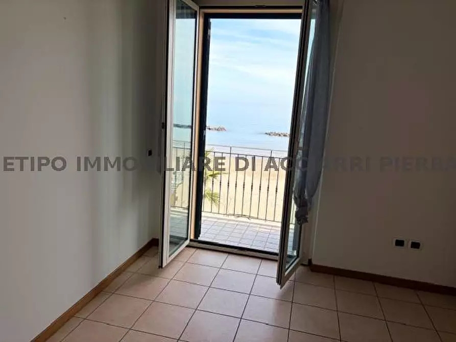 Immagine 6 di Appartamento in vendita  in LUNGOMARE VIALE NAZARIO SAURO a Cupra Marittima