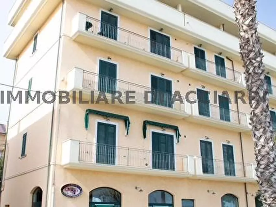 Immagine 8 di Appartamento in vendita  in LUNGOMARE VIALE NAZARIO SAURO a Cupra Marittima